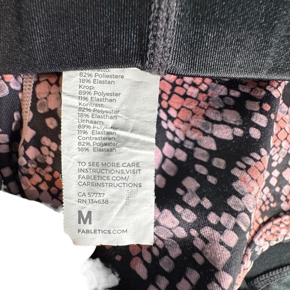 Fabletics Olesia Shine Shorts M Stretch Pink Black Snakeskin Animal Print Gym - Picture 4 of 10